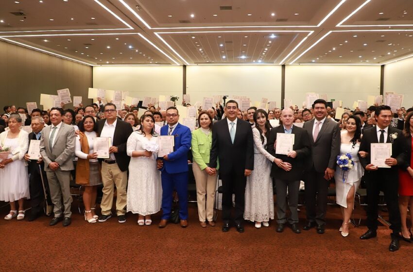  Con matrimonios colectivos gratuitos, Sergio Salomón ofrece certeza jurídica a parejas poblanas