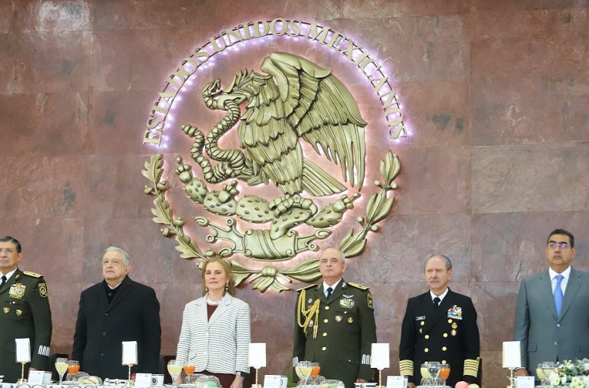  En oriental, AMLO y Sergio Salomón presiden ceremonia por día del ejército mexicano