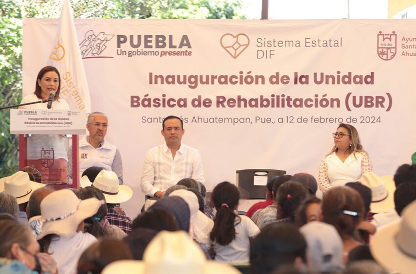  Entrega Gaby Bonilla equipamiento para Unidad Básica de Rehabilitación en la Mixteca