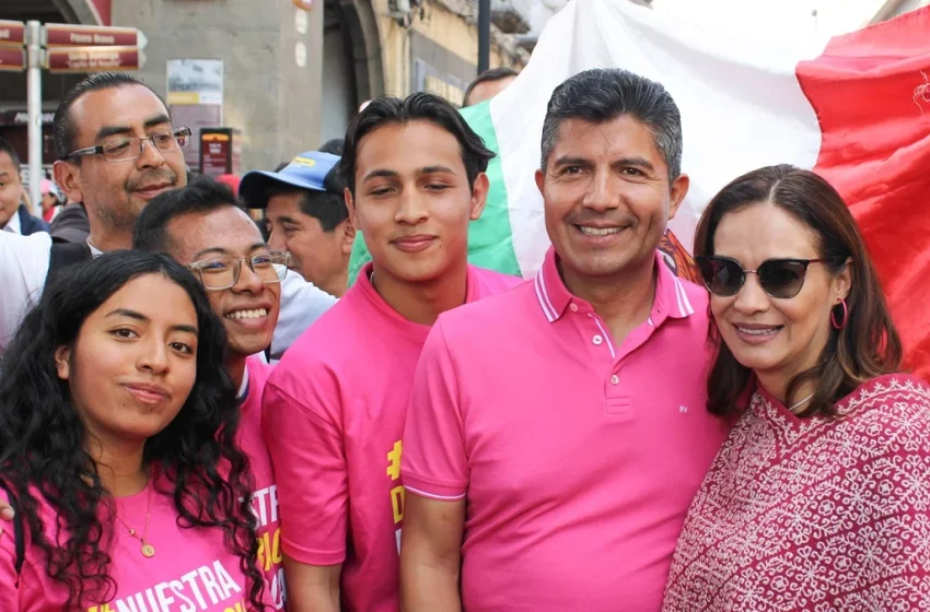  Lalo Rivera y panistas se suman a la “Marcha por la democracia” en Puebla
