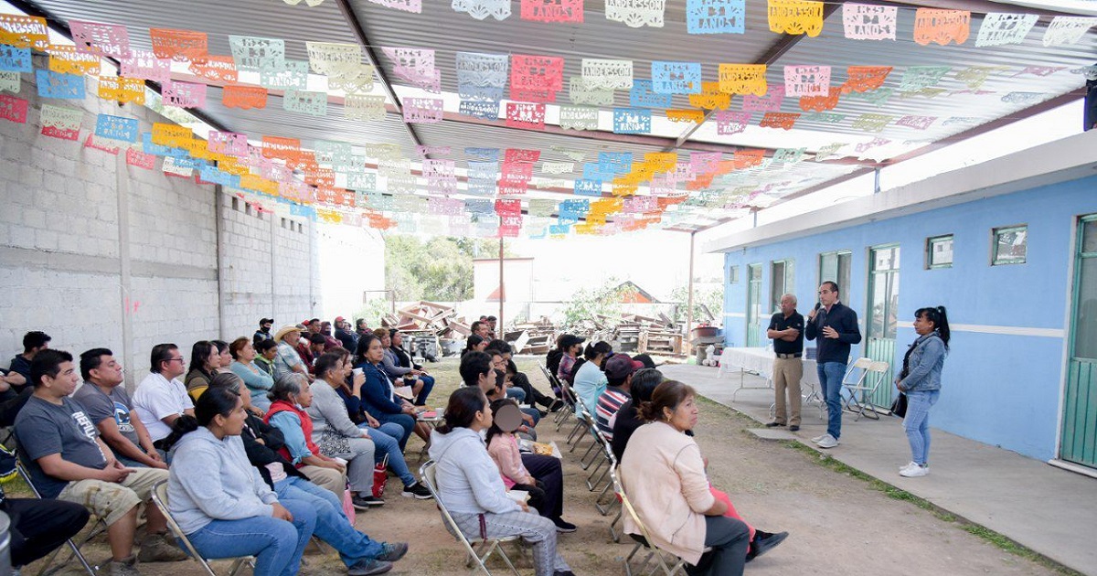  En San Pedro Zacachimalpa invitan a Mario Riestra a recorrer “la Fundición”