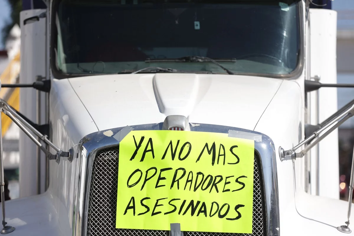 Transportistas denuncian al menos 15 asaltos diarios en Puebla con operativos falsos