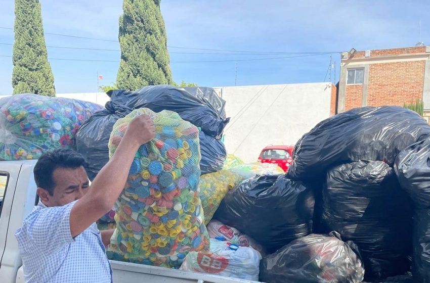  Voluntariado del Congreso del Estado dona una tonelada de tapitas para apoyar a niños con cáncer