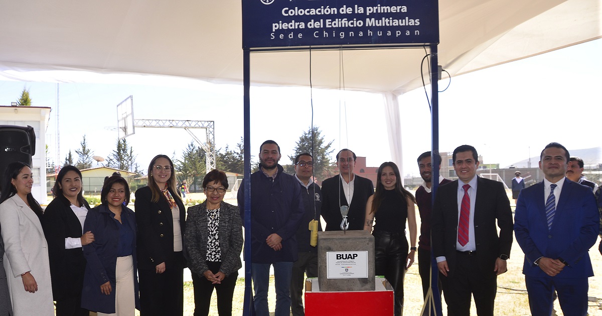  Lilia Cedillo coloca primera piedra de edificio Multiaulas en el Complejo Regional Norte