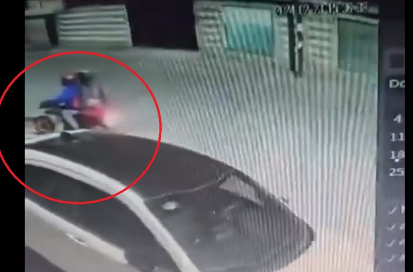  ¡Ladrones en Pánico! Intentan Robar Espejo de Auto y Huyen en Moto en Cuautlancingo