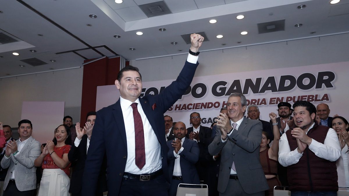 Armenta sigue arriba 20% por la gubernatura de Puebla