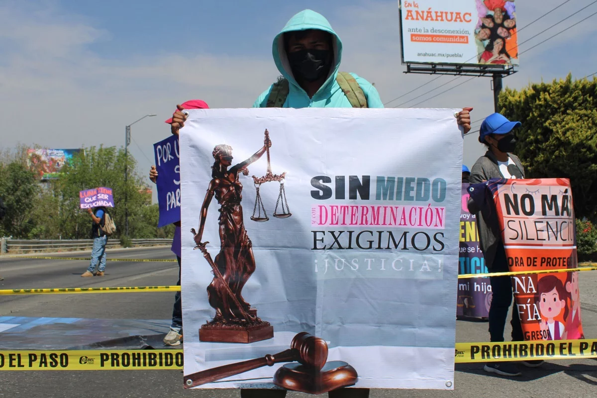 Bloquean Periférico para que Luna Sofía regrese a casa con su mamá