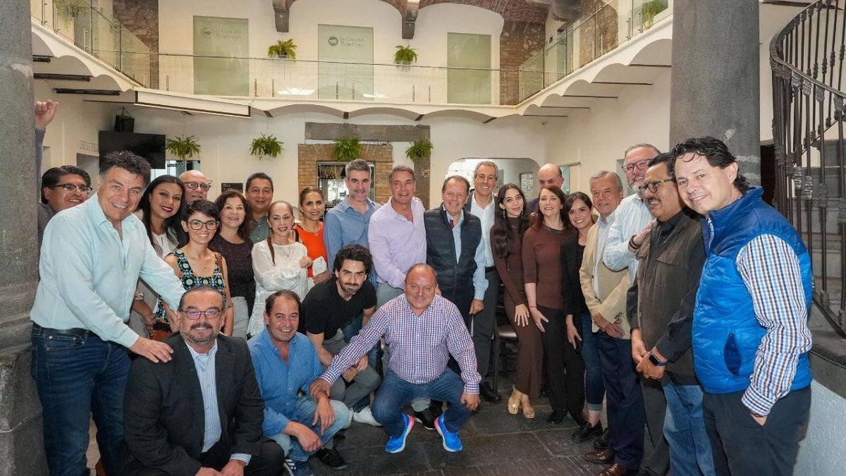 Charla Pepe Chedraui con clúster turístico de la capital de Puebla