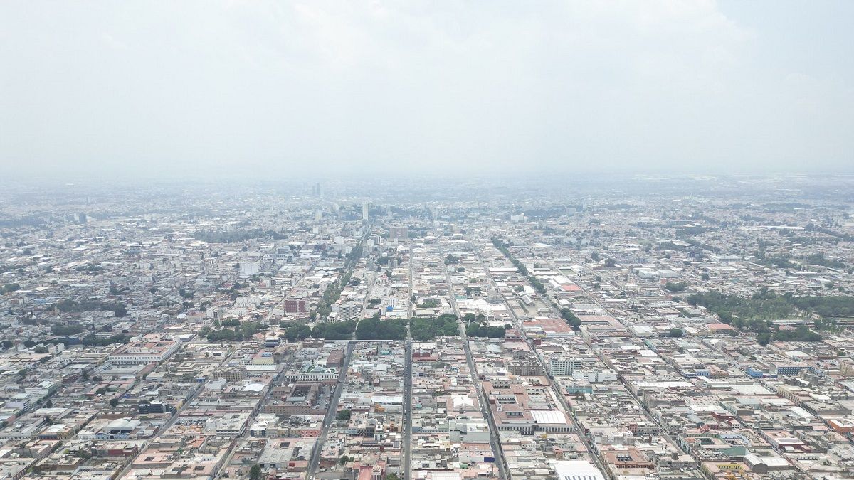 Emiten recomendaciones por caída de ceniza en Puebla