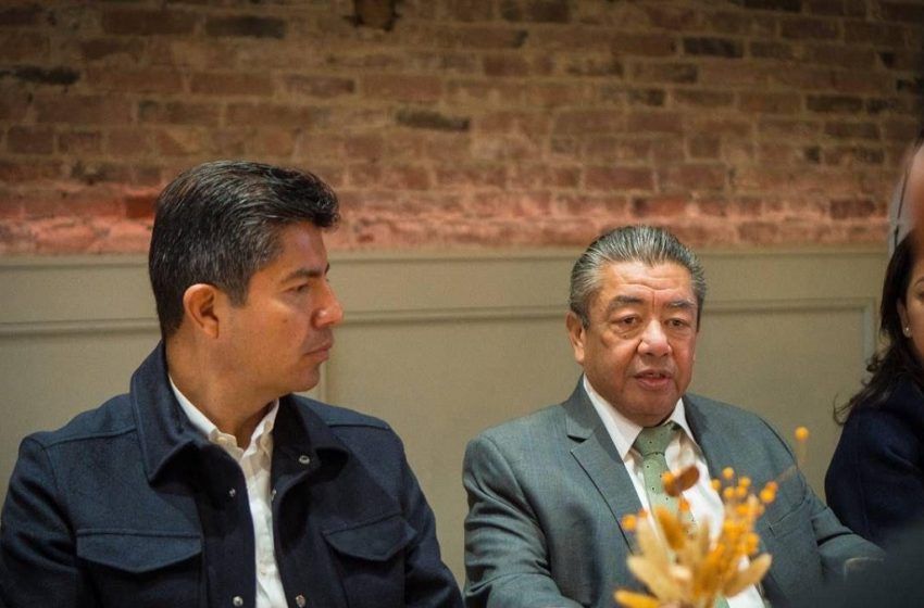  Mejorar condiciones de los poblanos piden migrantes a Lalo Rivera en EE.UU.