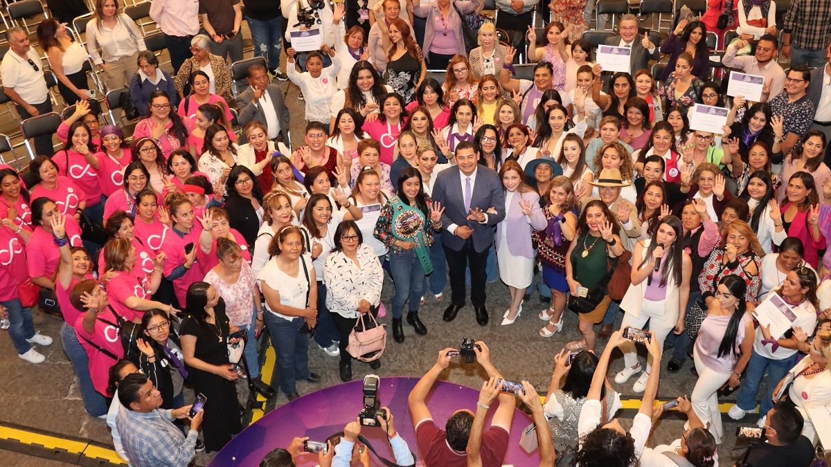 Mujeres, arquitectas del futuro de Puebla: Alejandro Armenta
