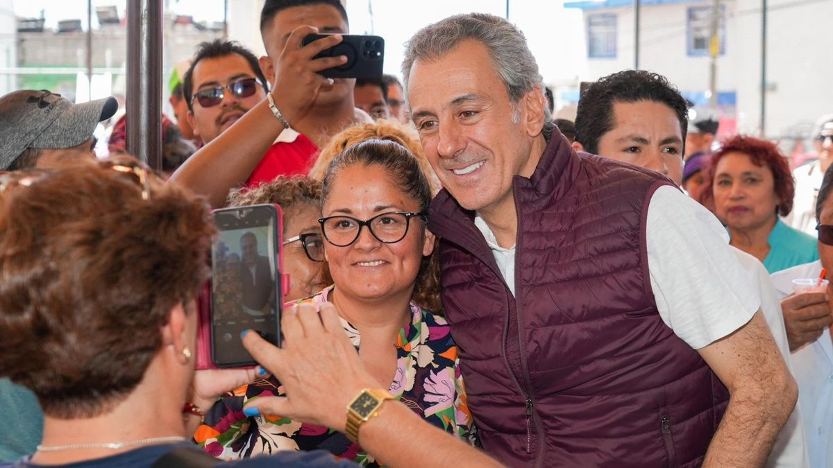 Pepe Chedraui se reúne con habitantes de Xochimehuacan