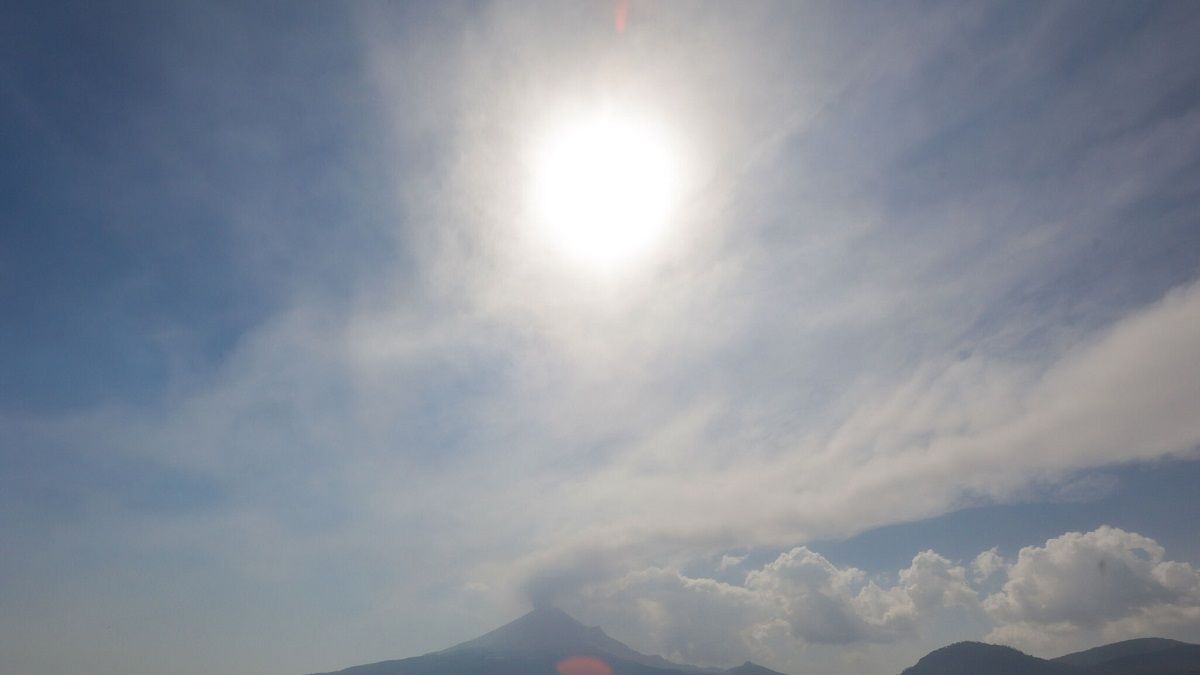 Popocatépetl registra exhalaciones de material incandescente y ceniza