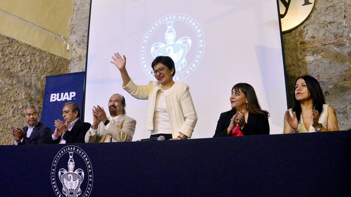 Preside la Rectora Lilia Cedillo Ramírez informe de labores y toma de protesta en la FFyL