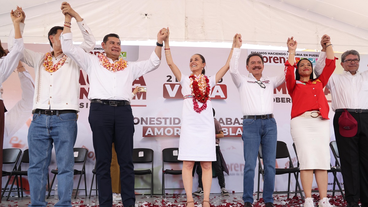 Reciben 25 mil poblanos a Sheinbaum y a Armenta en la campaña ganadora