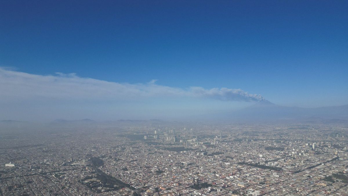 Reportan caída de ceniza en Puebla y Atlixco