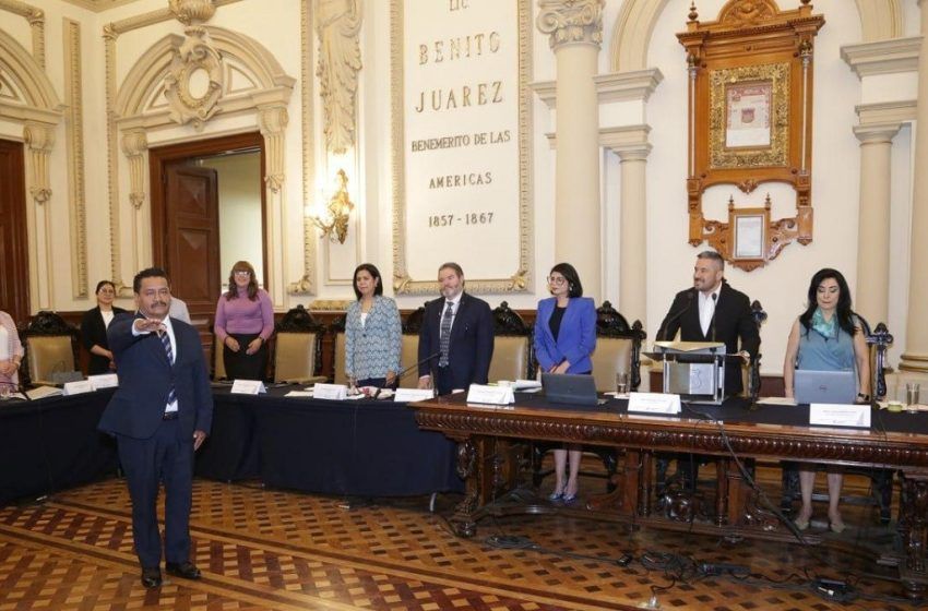  Artemio Pacheco rinde protesta como regidor en suplencia de Carlos Montiel