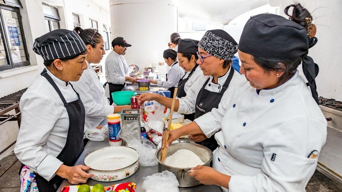 SMDIF realiza cursos bimestrales para personas adultas y adolescentes
