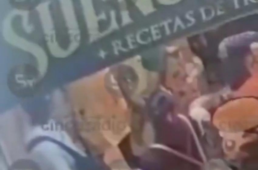  Escandaloso incidente: Presunto miembro de la Guardia Nacional encañona a empleado en churrería del Centro Histórico de Puebla.