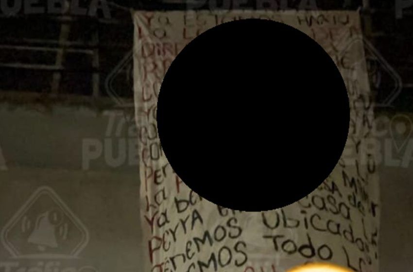  Mensaje del Crimen: Manta Delictiva Cuelga en Puente Peatonal de la 14 Sur y Periférico Ecológico