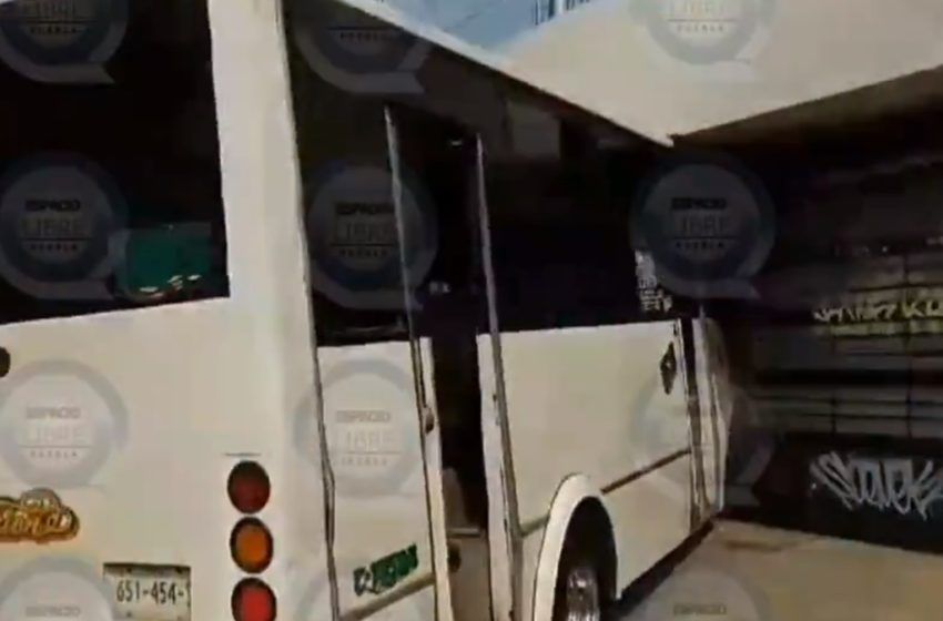  Impactante Video: ¡Conductor de Ruta 68 se estrella por estar distraído en Boulevard Xonaca!