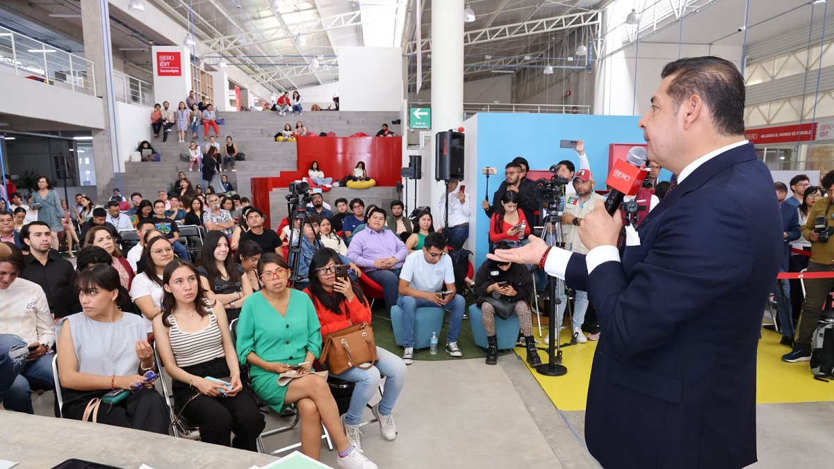 Armenta va por revertir la concesión del agua en Puebla.