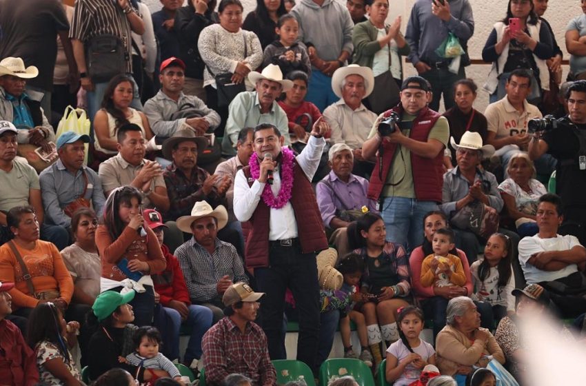  Armenta y Bety Sánchez desbordan polideportivo en Zacatlán; el mejor evento del fin de semana