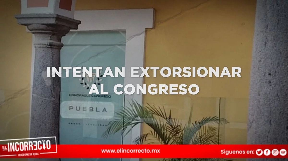 Asaltan sede alterna del Congreso de Puebla y rompen muros para entrar
