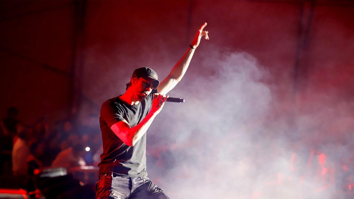 Cautiva Enrique Iglesias con presentación en la Feria de Puebla 2024