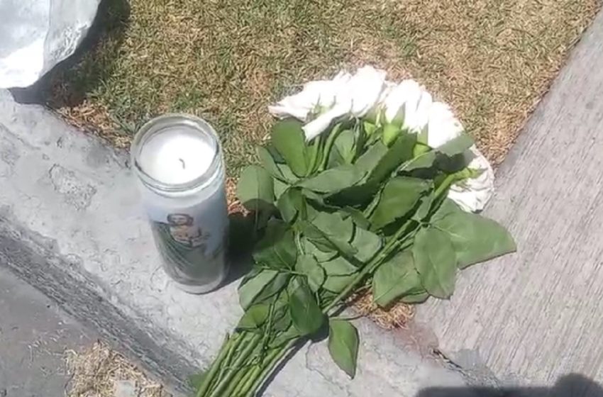  Colocan flores y veladoras en honor a Vielka Pulido en el lugar de su ejecución