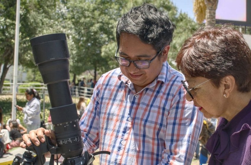 En la BUAP se instalaron telescopios para que los universitarios observaran el eclipse solar: un espectáculo sin igual