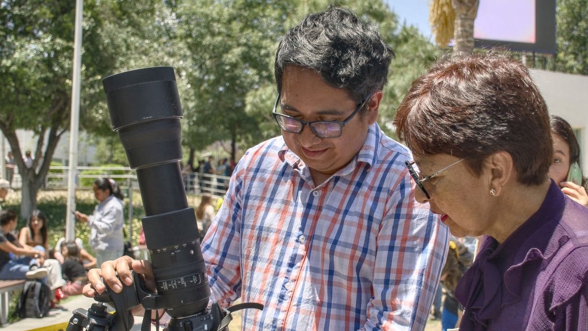 En la BUAP se instalaron telescopios para que los universitarios observaran el eclipse solar: un espectáculo sin igual