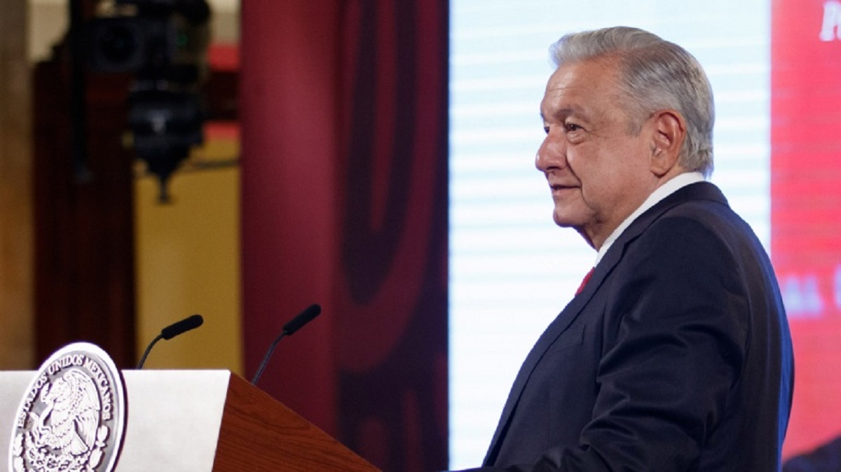 “La gente quiere democracia”, AMLO sobre tinacos azules