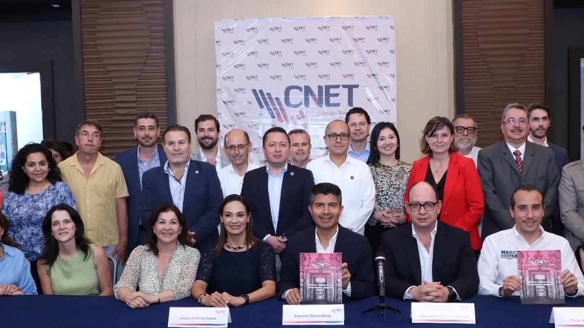 Lalo Rivera acude a reunión con miembros del CNET para impulsar el sector turístico