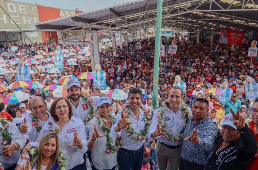  Lalo Rivera pavimentará calles de la central de abasto