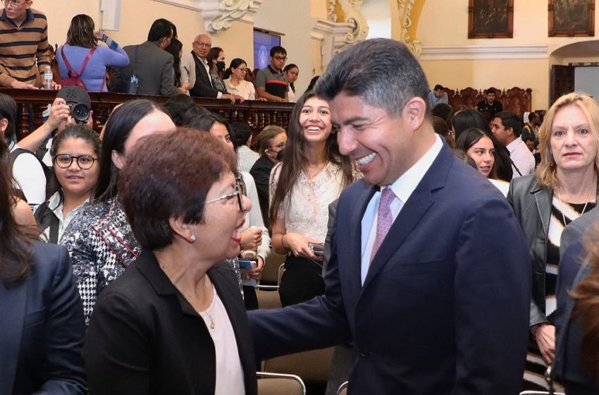  Lalo Rivera se compromete con el consejo de la BUAP a dotar de vialidades a cu2