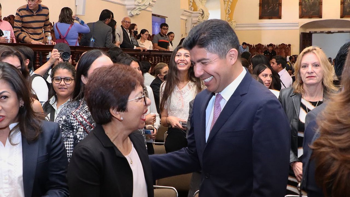 Lalo Rivera se compromete con el consejo de la BUAP a dotar de vialidades a cu2