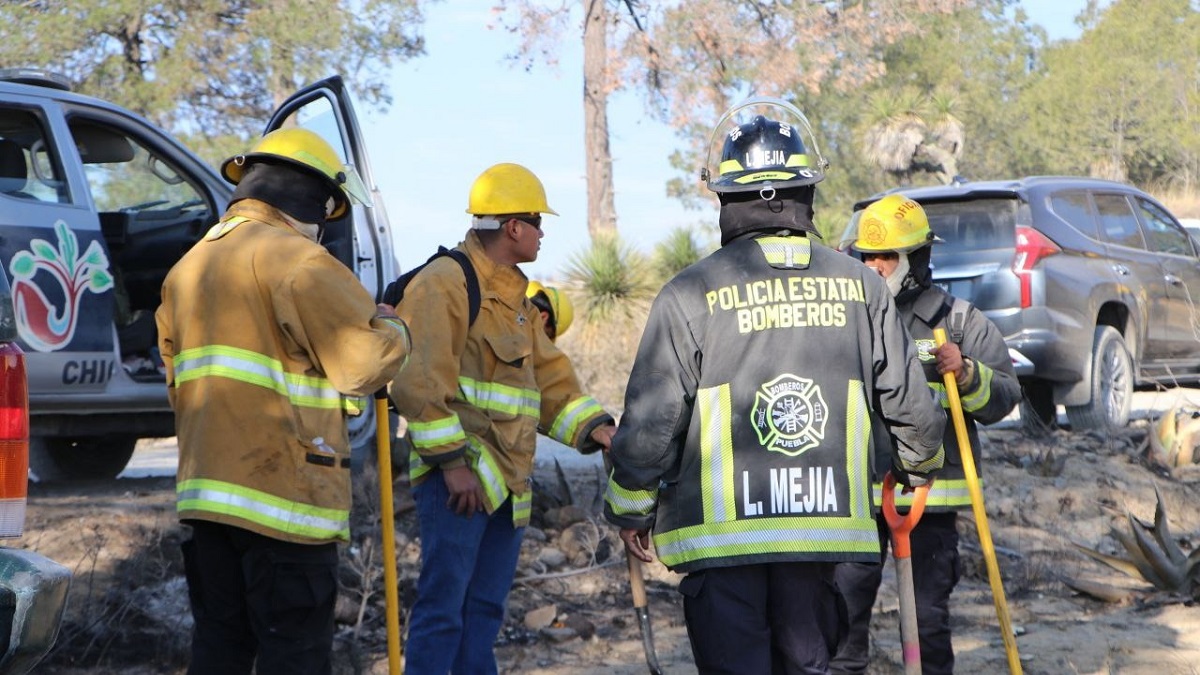 Liquidan al 70% incendio forestal en Libres