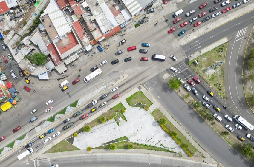  Por construcción de puente vehicular, habrá reducción de carril en el entronque de Amalucan