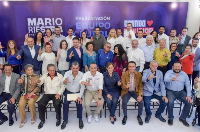  Presenta Mario Riestra al equipo por Puebla, hacia la presidencia municipal