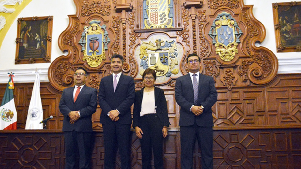 Presenta el candidato de la coalición Mejor Rumbo para Puebla sus propuestas ante el H. Consejo Universitario