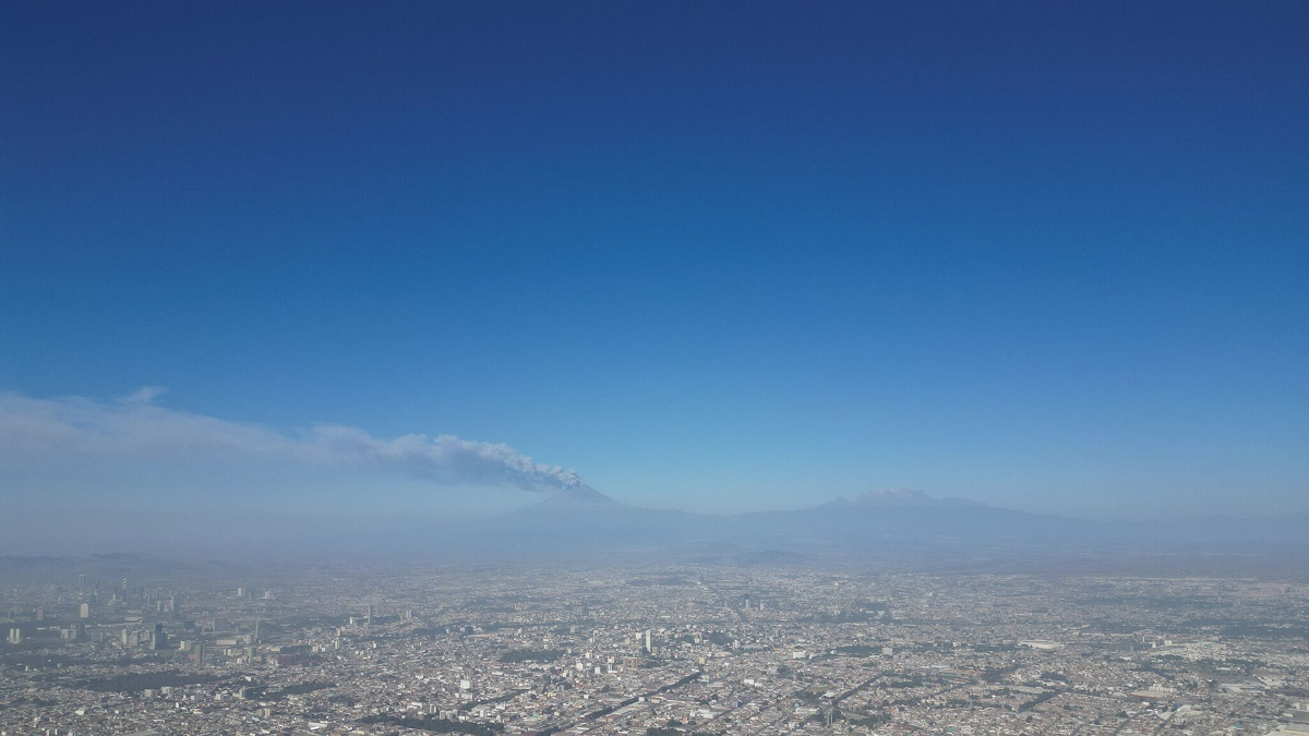 Puebla registra calidad regular del aire este 1 de abril por caída de ceniza