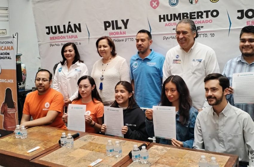  Humberto Aguilar firma pacto por el derecho al futuro
