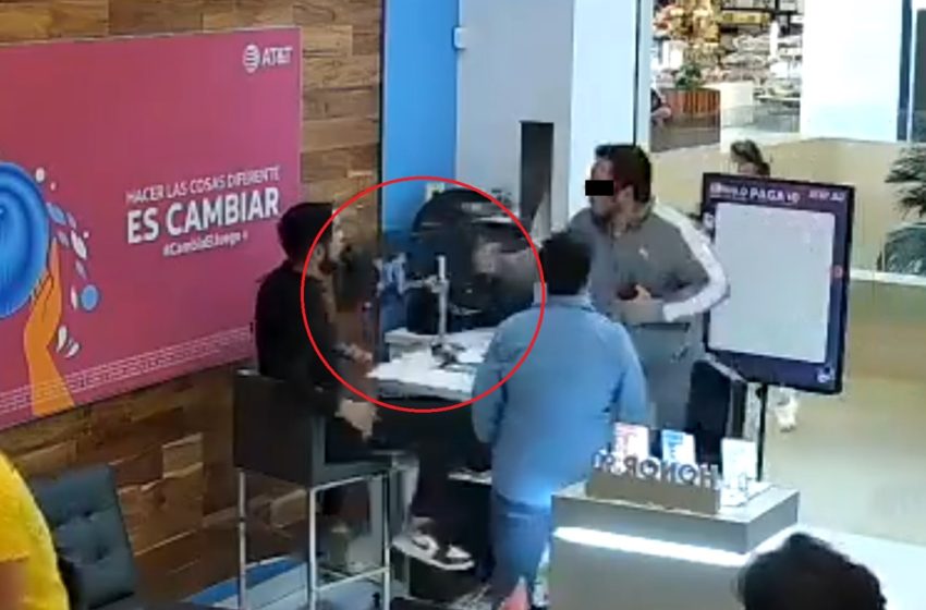  ¡Escándalo en Angelópolis! Poblano causa destrozos en tienda de telefonía: es identificado como Ángel Javier