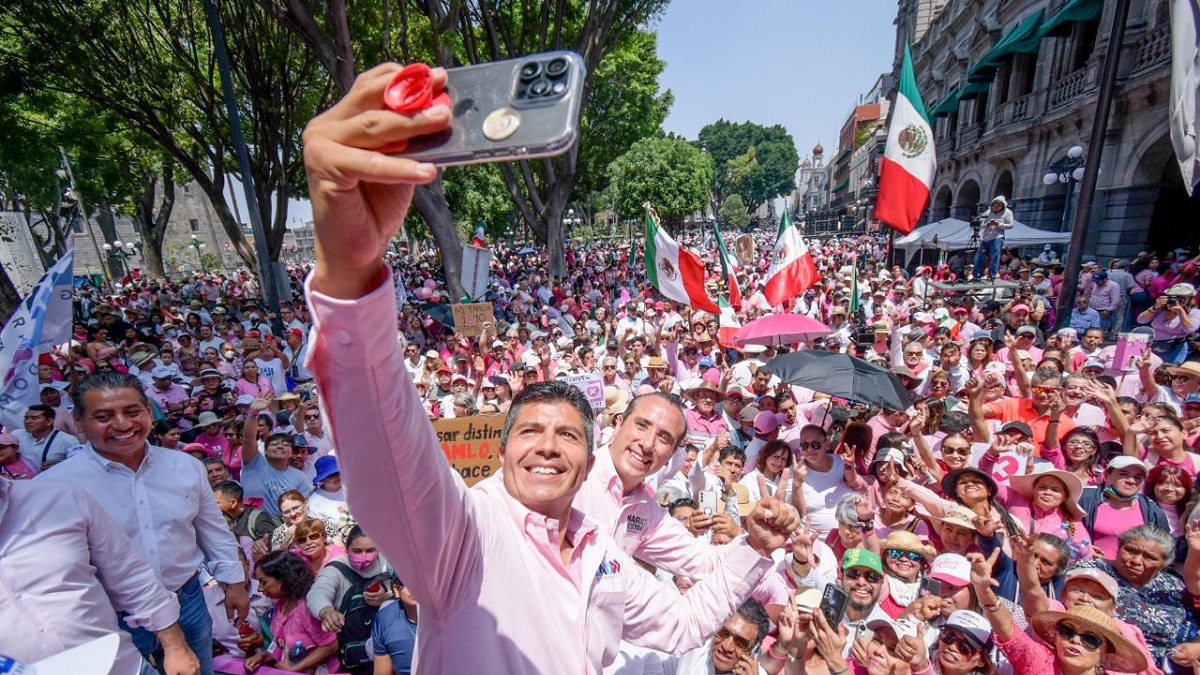 35 mil personas se suman a la marea rosa: #defendamoslarepública