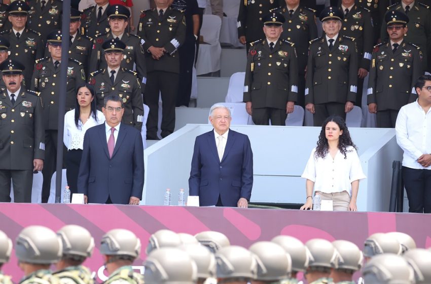  Con desfile cívico-militar, Puebla celebra 5 de Mayo
