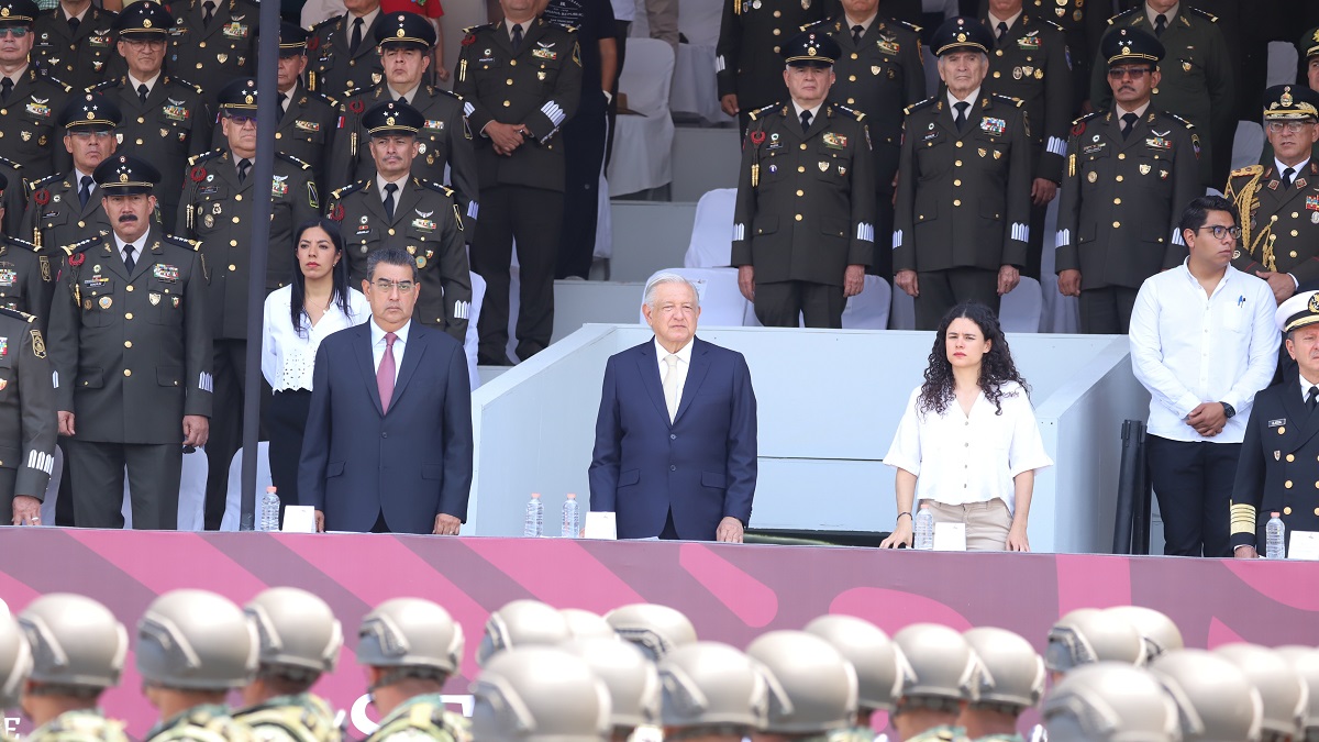 CON DESFILE CÍVICO-MILITAR, PUEBLA CELEBRA 5 DE MAYO