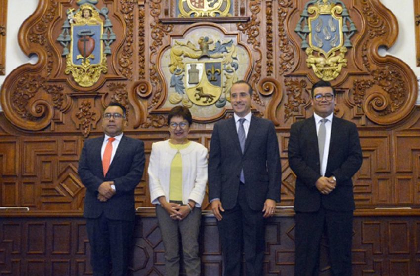  El candidato de la coalición Mejor Rumbo para Puebla presenta plan de gobierno municipal al Consejo Universitario