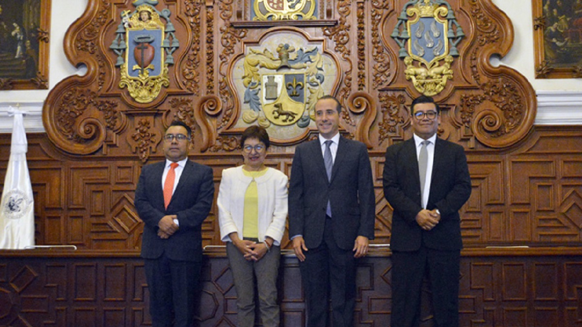 El candidato de la coalición Mejor Rumbo para Puebla presenta plan de gobierno municipal al Consejo Universitario