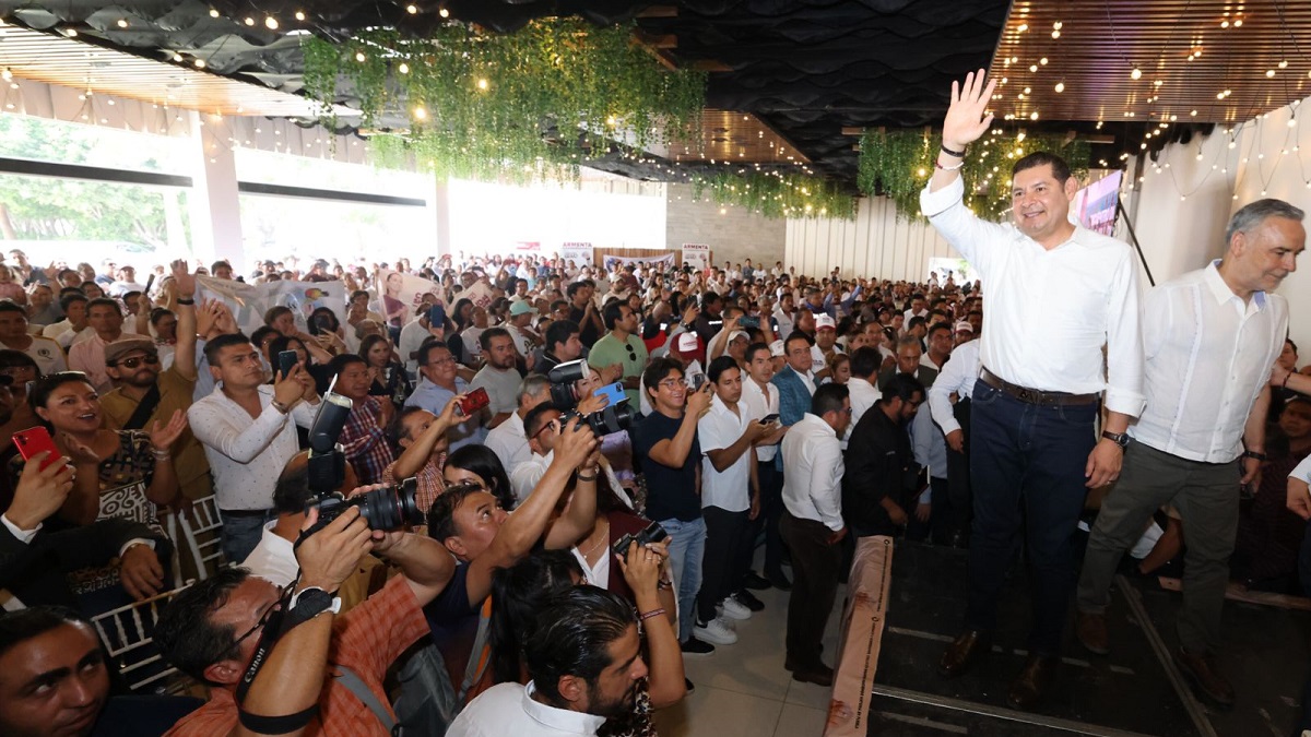 En Puebla habrá dignidad laboral a través del respeto a los derechos de los trabajadores organizados: Armenta